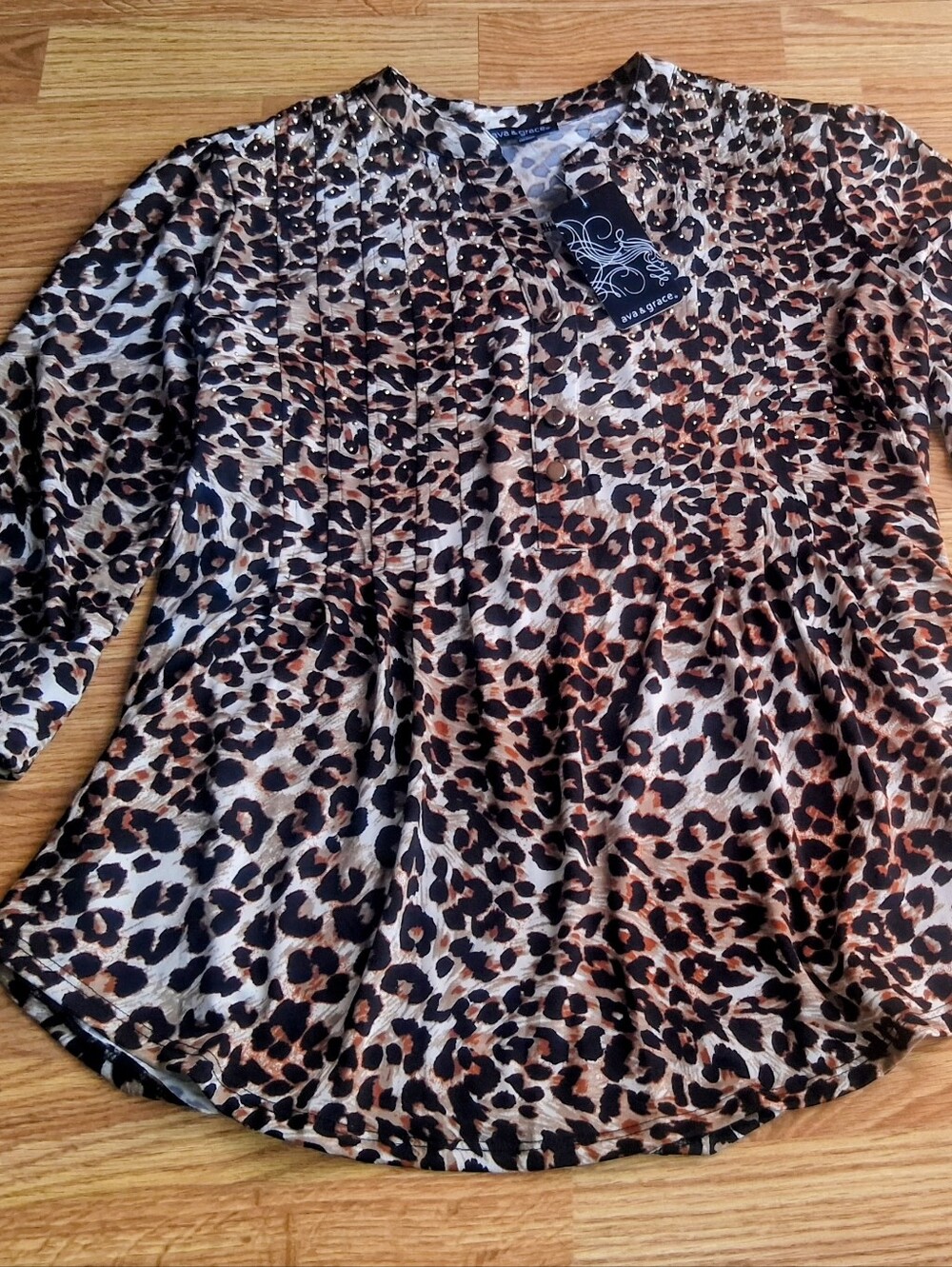 NWT Ladies Animal Print Top, Sz S, By Ava & Grace